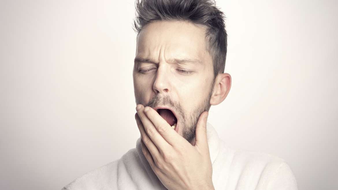 Bâiller, c’est bon pour la santé : les rôles méconnus de ce réflexe