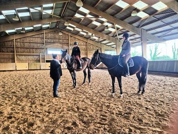 Quand la sophrologie rencontre l’équitation : une journée riche en émotions au Centre Équestre du Val-de-Saire